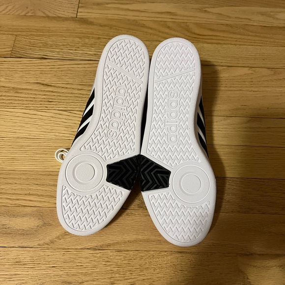 Adidas Classic 4.0 White and Black Trainers - Picture 2 of 5